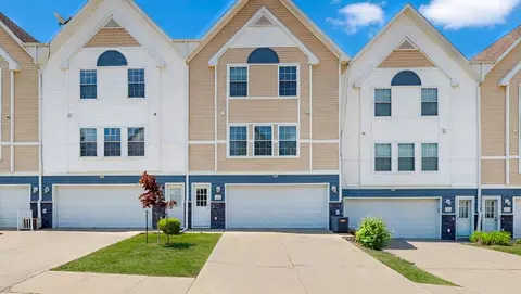 1218 SE Village View Ln, Ankeny, IA 50021