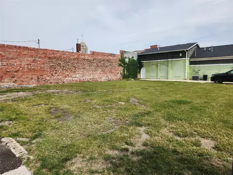 107 E 2nd St S, Newton, IA 50208