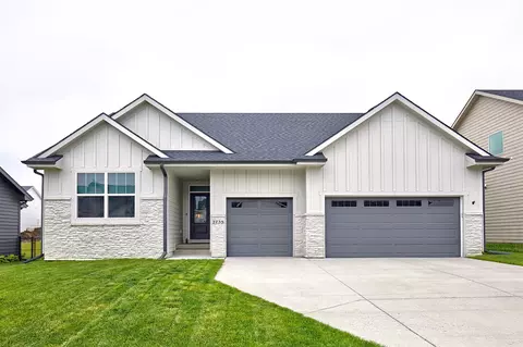 2735 SE Florence Dr, Waukee, IA 50263