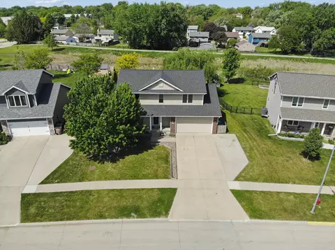 926 8th Ave NW, Altoona, IA 50009