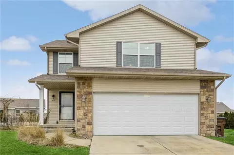 917 35th St SW, Bondurant, IA 50035