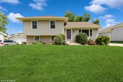 805 Parkview Ln, Carlisle, IA 50047