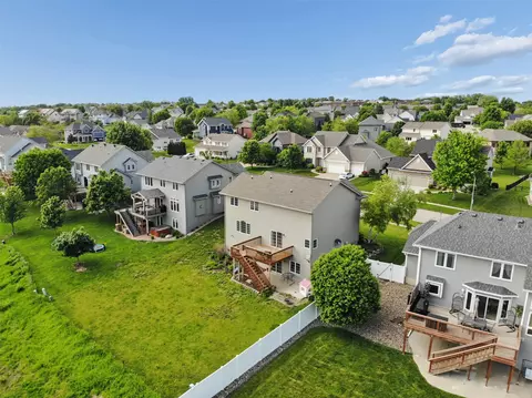 15614 Ridgemont Dr, Urbandale, IA 50323