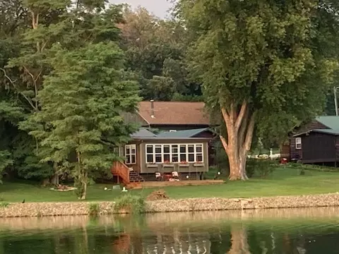 2136 Pine Bend Rd, Garwin, IA 50632