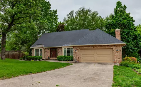3500 Skyline Dr, Des Moines, IA 50310