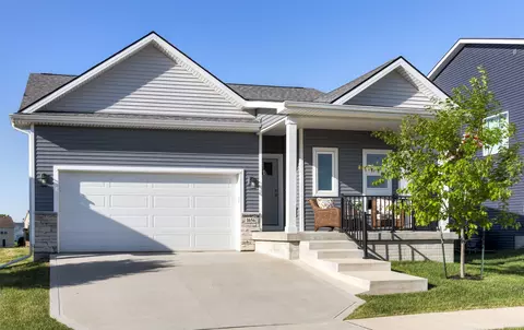 1656 Howard Dr, Norwalk, IA 50211