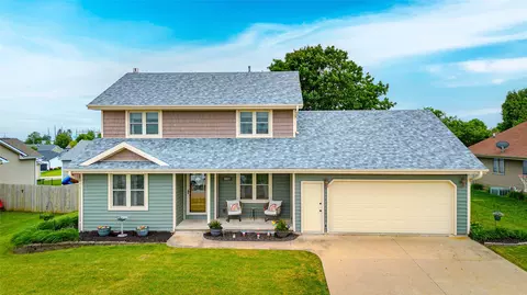 2417 N 7th Avenue Pl E, Newton, IA 50208