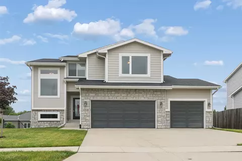 1210 S 11th St, Adel, IA 50003