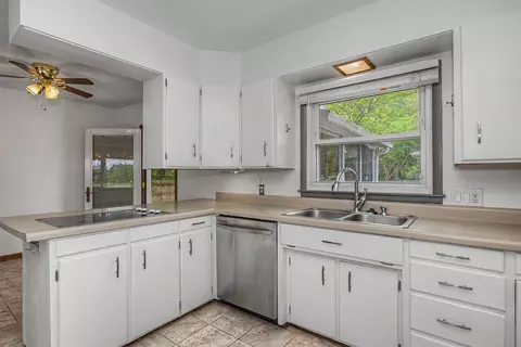 Kitchen - 307 Dotson Dr, Ames, IA 50014 photo 2 of 4