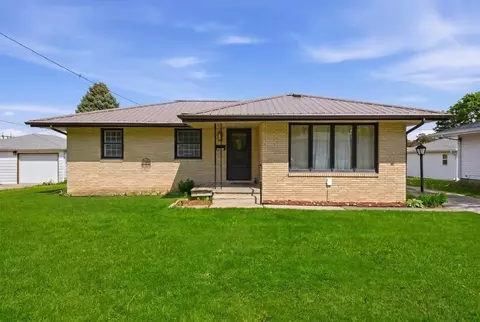 3207 E 26th St, Des Moines, IA 50317