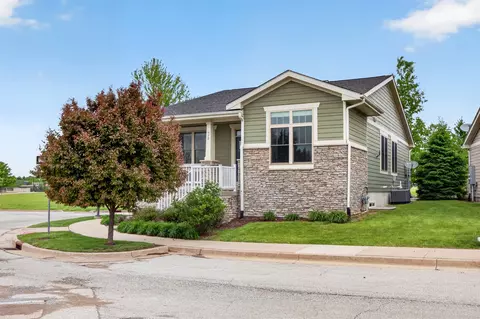 570 S Crescent Way, West Des Moines, IA 50266
