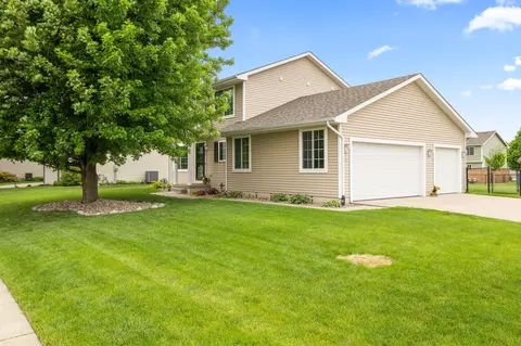 760 SE Westgate Dr, Waukee, IA 50263