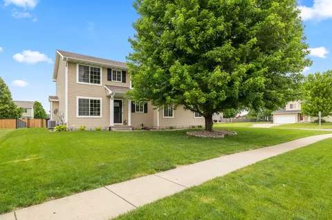 760 SE Westgate Dr, Waukee, IA 50263