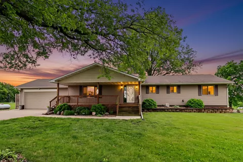 9555 SE 6th Ave, Runnells, IA 50237