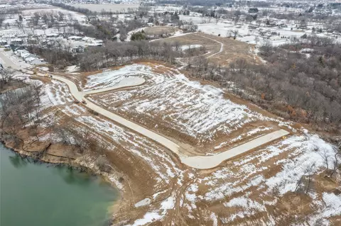 1230 Arbor Woods Dr, Pleasant Hill, IA 50327