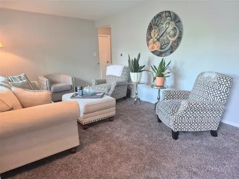 435 E Leach Ave, Des Moines, IA 50315