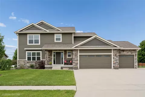 260 NW 8th St, Earlham, IA 50072