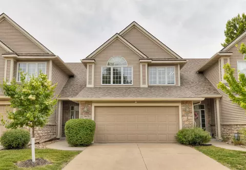 12586 Diamond Ridge Ct, Clive, IA 50325