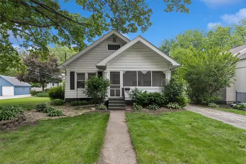 2708 50th St, Des Moines, IA 50310