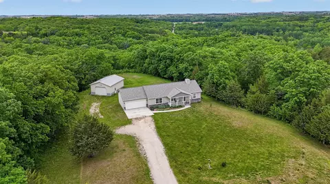 32437 H Ave, Earlham, IA 50072
