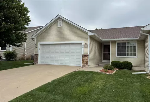 168 SE Sweetgrass Ln, Pleasant Hill, IA 50327