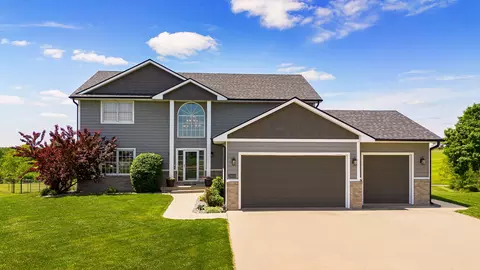 2403 W 10th Ave, Indianola, IA 50125