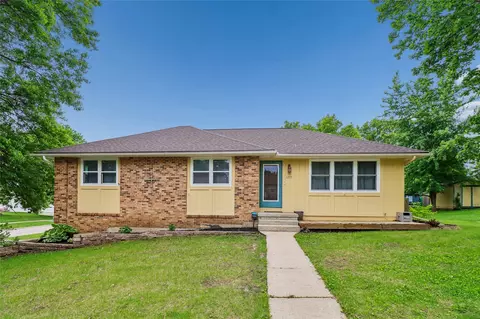1317 E Clinton Ave, Indianola, IA 50125
