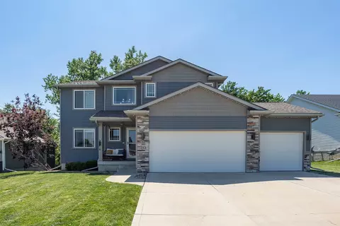 212 Rellim Dr, Norwalk, IA 50211