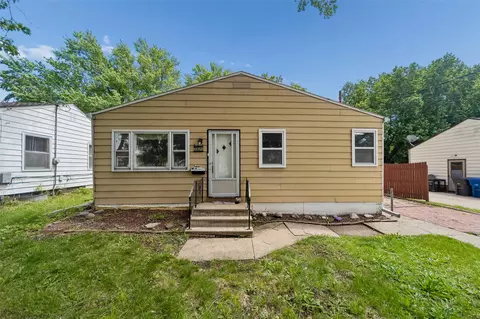 2521 57th St, Des Moines, IA 50310