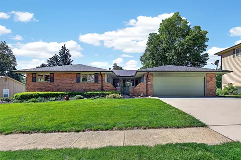 9890 Clark St, Clive, IA 50325
