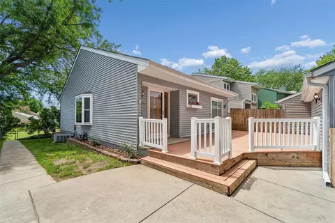 8208 Greenbelt Dr, Urbandale, IA 50322