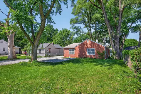 2734 Merle Hay Rd, Des Moines, IA 50310