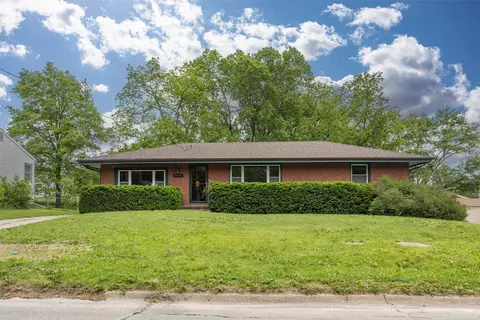 8065 Dema Dr, Des Moines, IA 50320