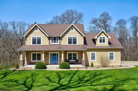 1325 Union Ct, Van Meter, IA 50261