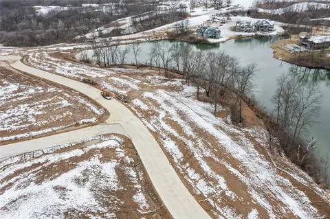 1083 Arbor Woods Dr, Pleasant Hill, IA 50327