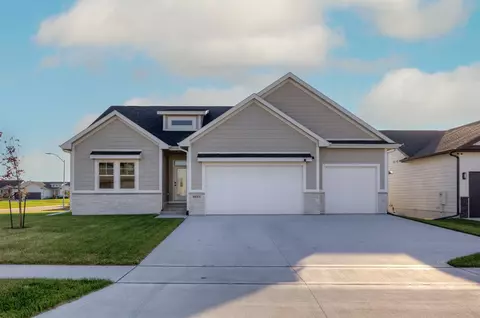4671 180th St, Urbandale, IA 50323