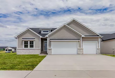 4671 180th St, Waukee, IA 50263