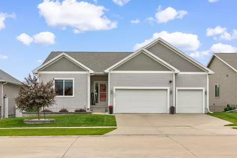 400 SE 17th Ct, Grimes, IA 50111