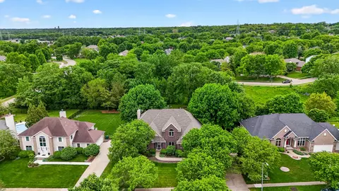 8120 Heather Bow Ct, Johnston, IA 50131