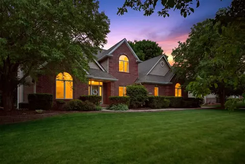 8120 Heather Bow Ct, Johnston, IA 50131