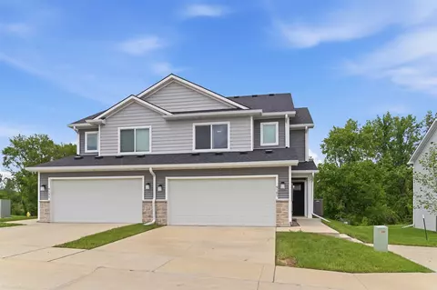 9187 NW Thomas Ln, Johnston, IA 50131