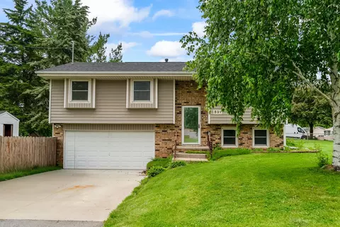 531 NW 66th Pl, Des Moines, IA 50313