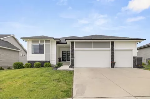 604 Meadow Rd, Adel, IA 50003