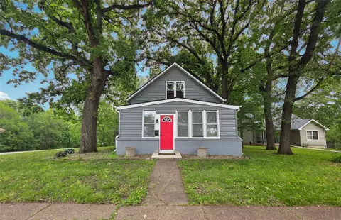 329 E Creston Ave, Des Moines, IA 50315