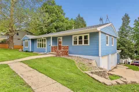 700 Division St, Guthrie Center, IA 50115