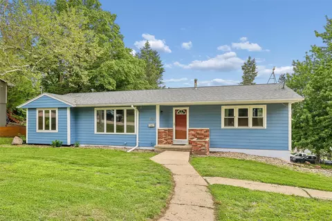 700 Division St, Guthrie Center, IA 50115