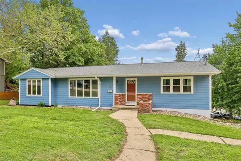 700 Division St, Guthrie Center, IA 50115