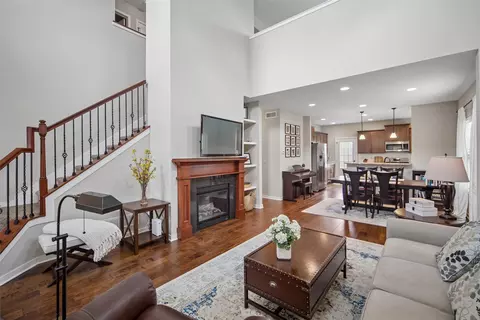 5449 S Prairie View Dr, West Des Moines, IA 50266