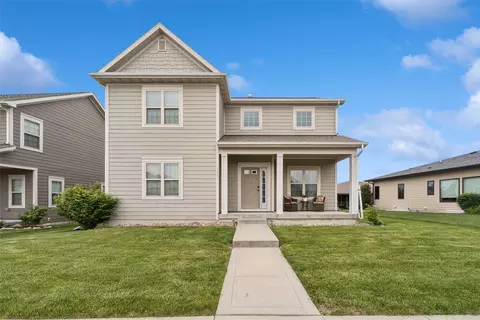 5449 S Prairie View Dr, West Des Moines, IA 50266