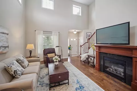 5449 S Prairie View Dr, West Des Moines, IA 50266
